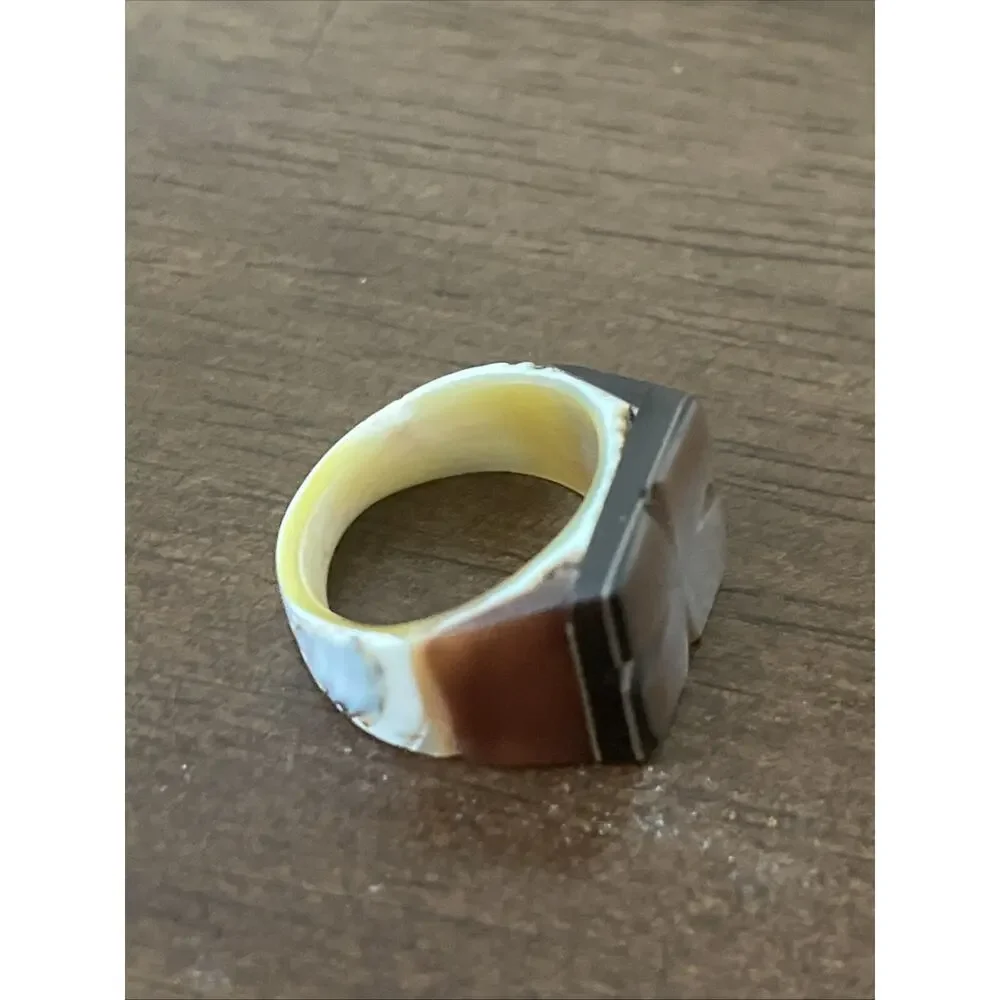 VINTAGE HAND CARVED SHELL RING WOMEN MEN UNISEX SIZE 5.5